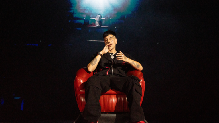 Duki brilló  en la apertura de su «World Tour»