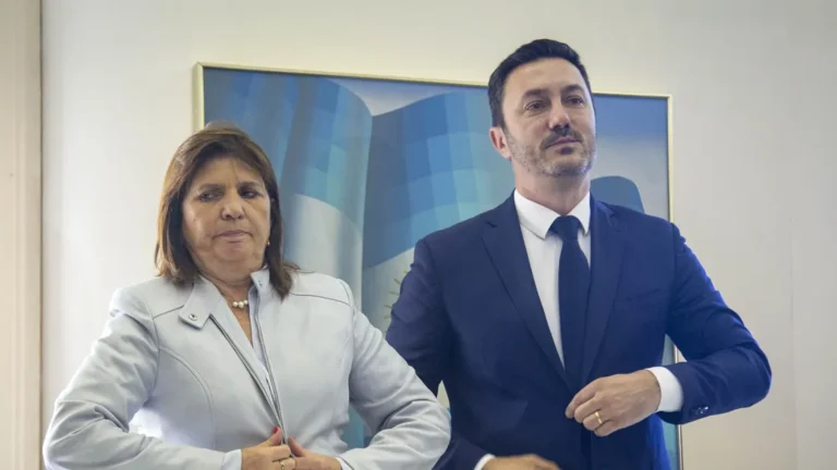 Bullrich y Petri fueron increpados por vecinos de Bahía Blanca durante una recorrida por las zonas afectadas