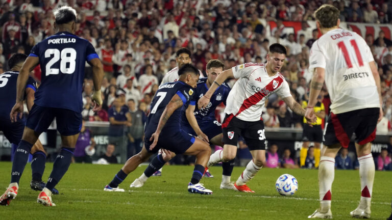 River y Talleres se enfrentan por la Supercopa Internacional en Paraguay