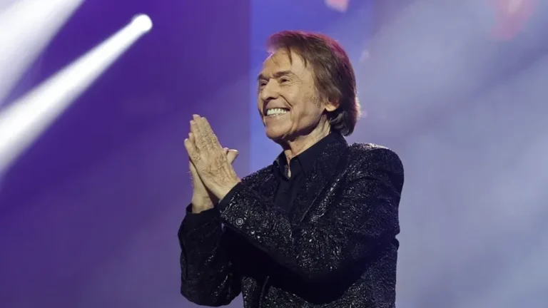 Raphael anunció su vuelta a los escenarios