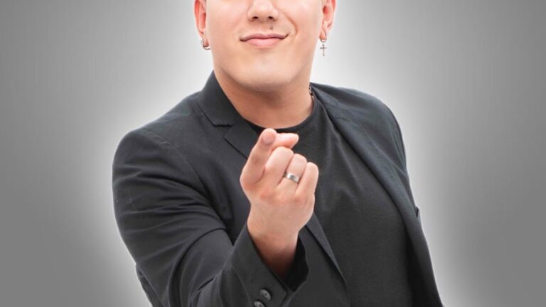 Iván Ramírez deslumbra en Carlos Paz con sus imitaciones