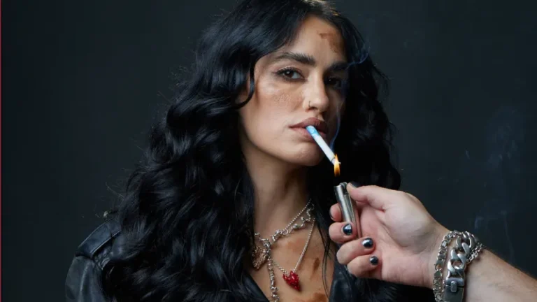 Lali estrenó «No Vayas a Atender Cuando el Demonio Llama»