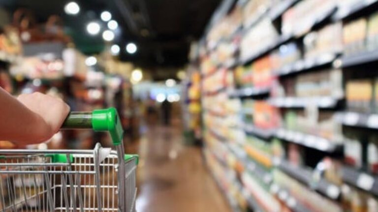 Clase media y jubilados siguen golpeados por tarifazos