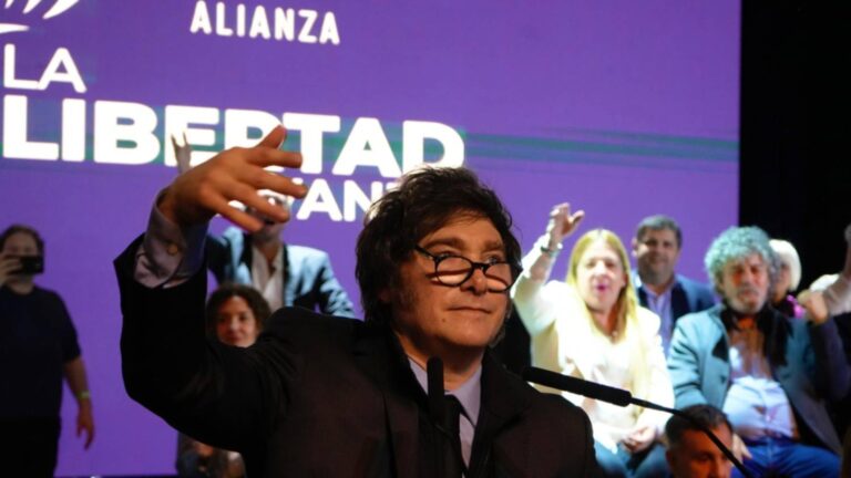 Milei llegó a Moreno para cerrar la campaña