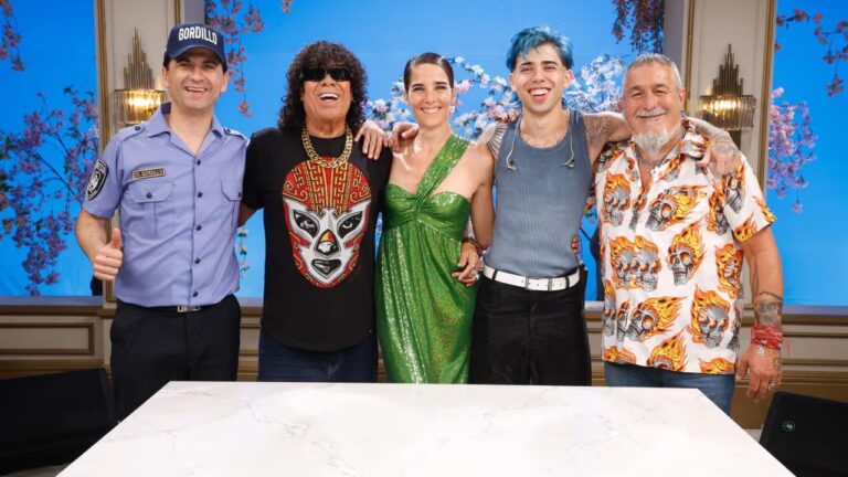 La Mona Jiménez, Luck Ra, El Mono de Kapanga y el Oficial Gordillo fueron los invitados a la Mesa de Juanita