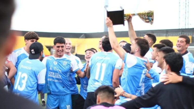 Estudiantes de Río Cuarto ascendió